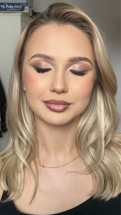 Makijaż okolicznościowy/ studniówkowy z dojazdem Warszawa i okolice