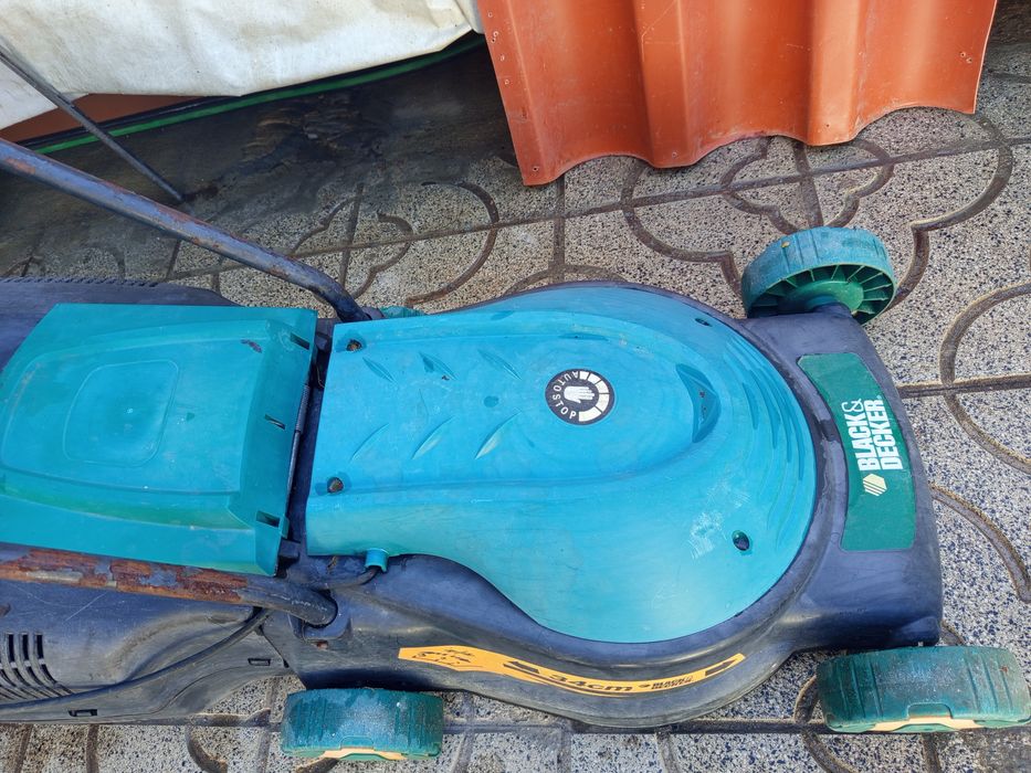 Corta relva black and Decker pouco uso