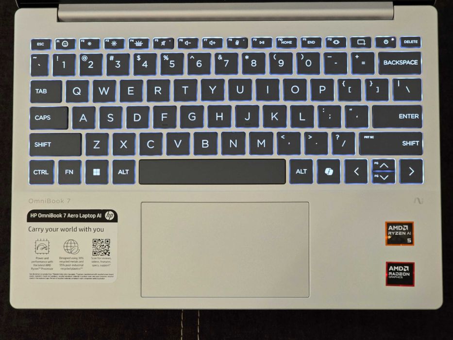 HP OmniBook 7 Aero NGAI (13,3" IPS/ Ryzen AI 5 340/ 16 DDR5/ 512 SSD)