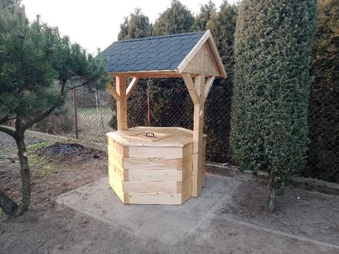 drewniana obudowa studni