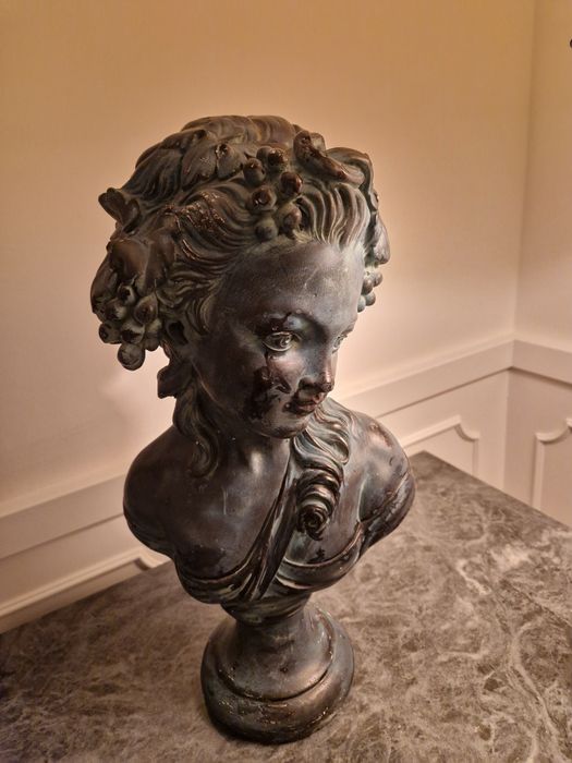 Busto em gesso antigo