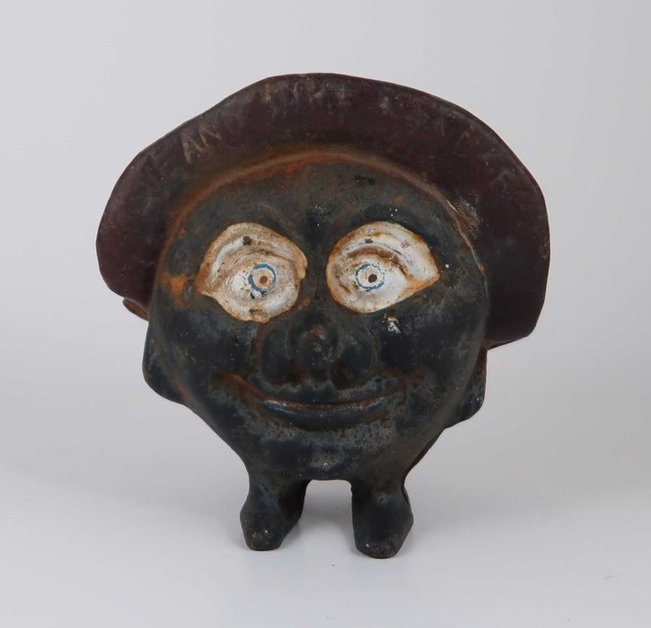 Mealheiro antigo em ferro fundido