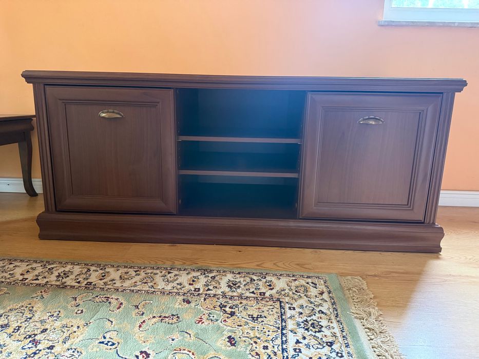 Szafka pod telewizor RTV 148cm szerokości orzech