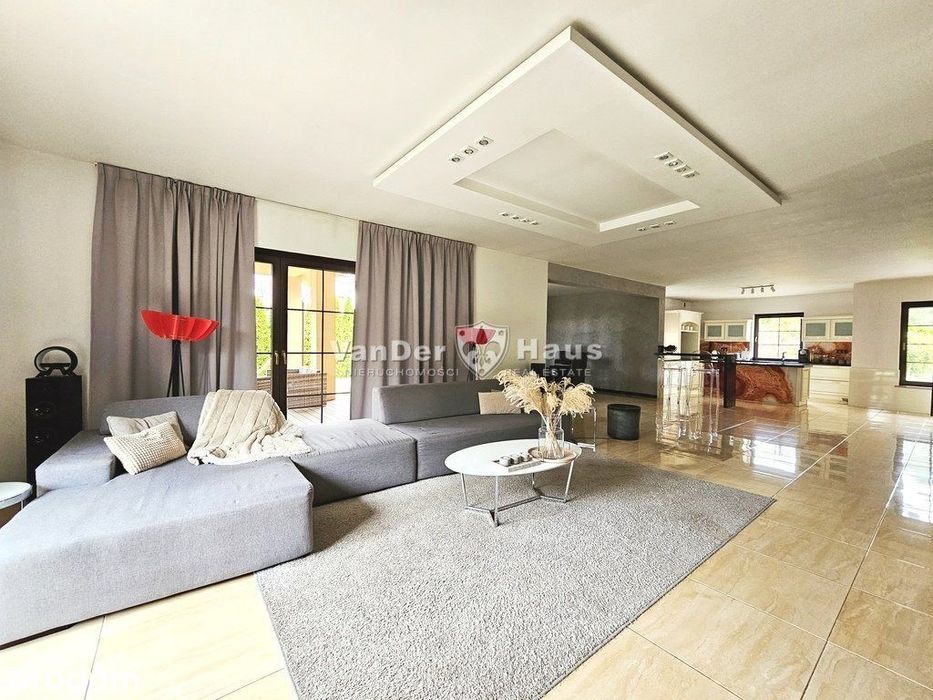 Dom w stylu hiszpańskim, duża działka, sauna