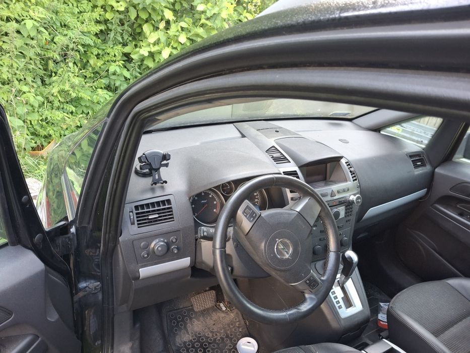 Sprzedam opel zafira b1,9 cdti