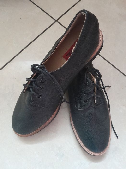 Czarne buty sznurowane 39