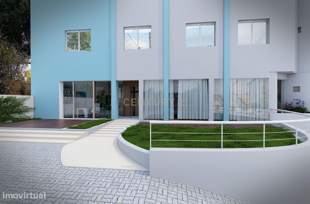 Apartamento T4 de Arquitetura Contemporânea | 245 m² | Entrada Indepen — Alcobaça E Vestiaria, Leiria