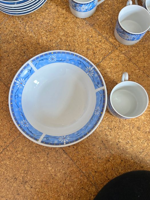 Vendo Conjunto de Louça
