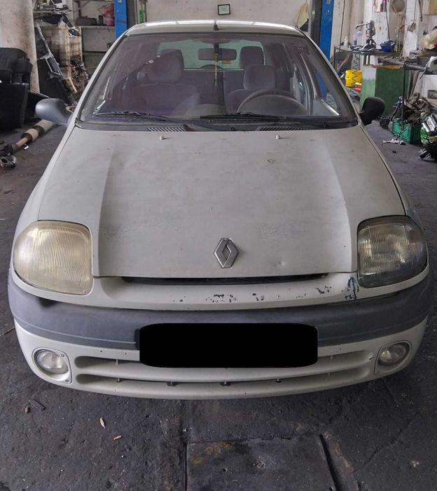 Renault Clio para peças