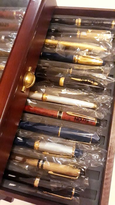 Canetas de coleção com expositor