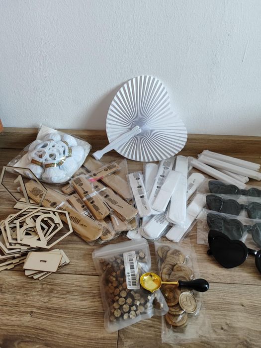 Zestaw dekoracji i dodatków weselnych