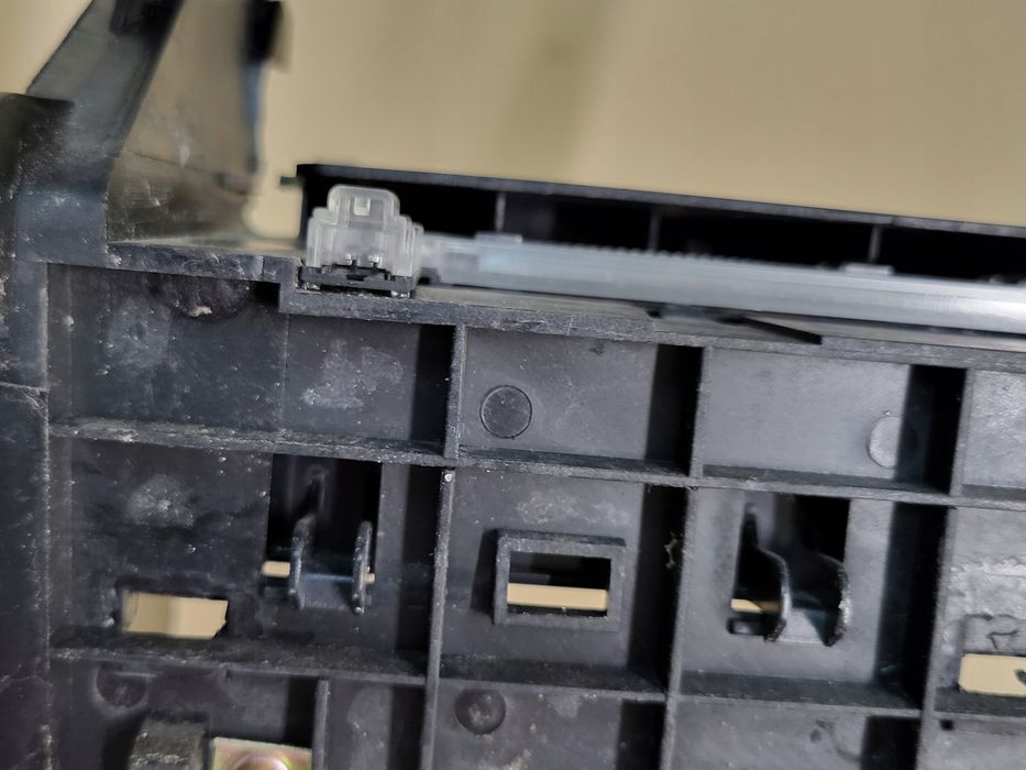 ramka obudowa kieszeń kosz radia deski led audi a4 b6 8e b7 8e0858005e oe