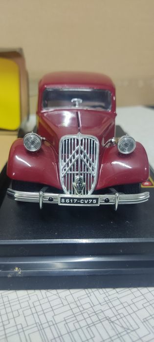 Carro CITRÖEN 15CV TA.1938 -Escala 1/24 -burago.