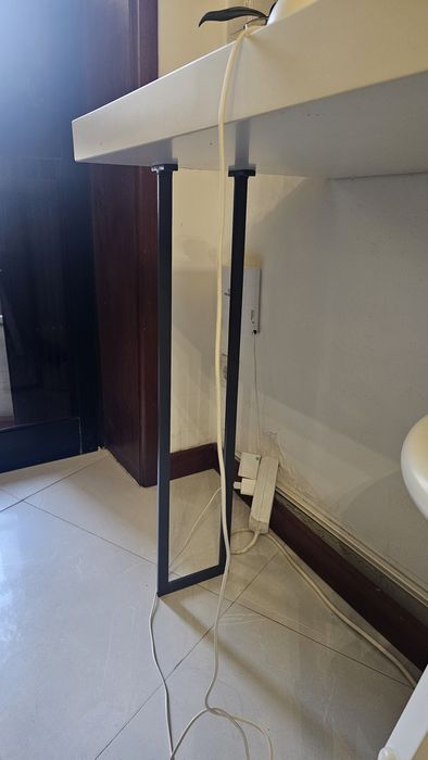 Estante móvel de parede moderna