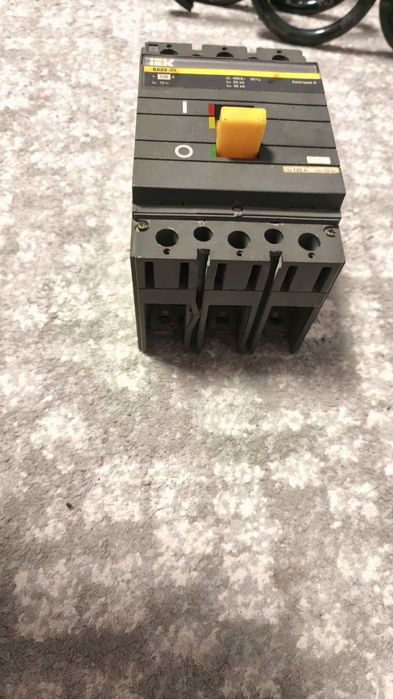 Автомат силовий IEK 88-35 125 А, трьохполосний