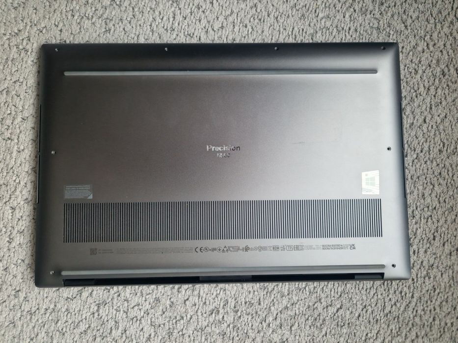 Dell Precision 5560 – i7-11850h/ 16GB RAM / 512GB NVMe / 4K DOTYK /