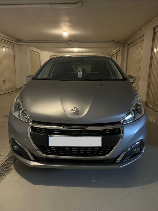 Peugeot 208 Signature