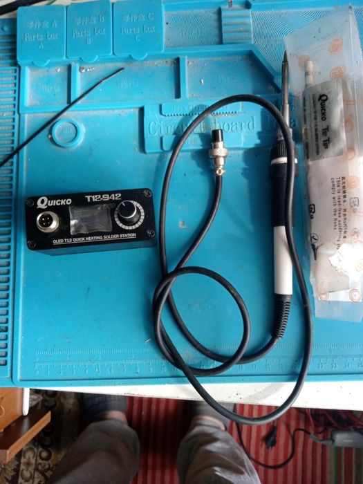 Продам паяльну станцію Quicko T12-942