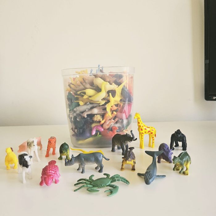 Sortido de animais da selva, do mar e dinossauros