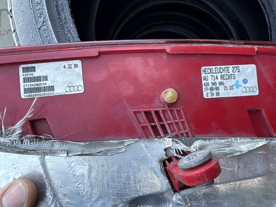 Lampa prawa tył audi r8 420