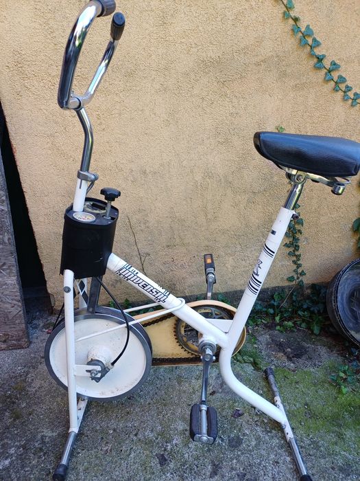 Stary rower stacjonarny PRL