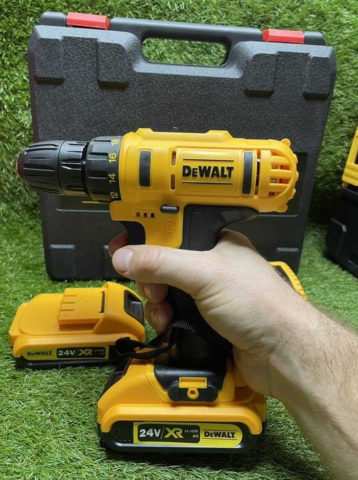 Мощный ШУРУПОВЕРТ + набор инструментов! На аккумуляторе с чемоданом!