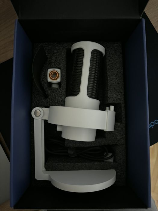Продам мікрофон Fifine A8 white