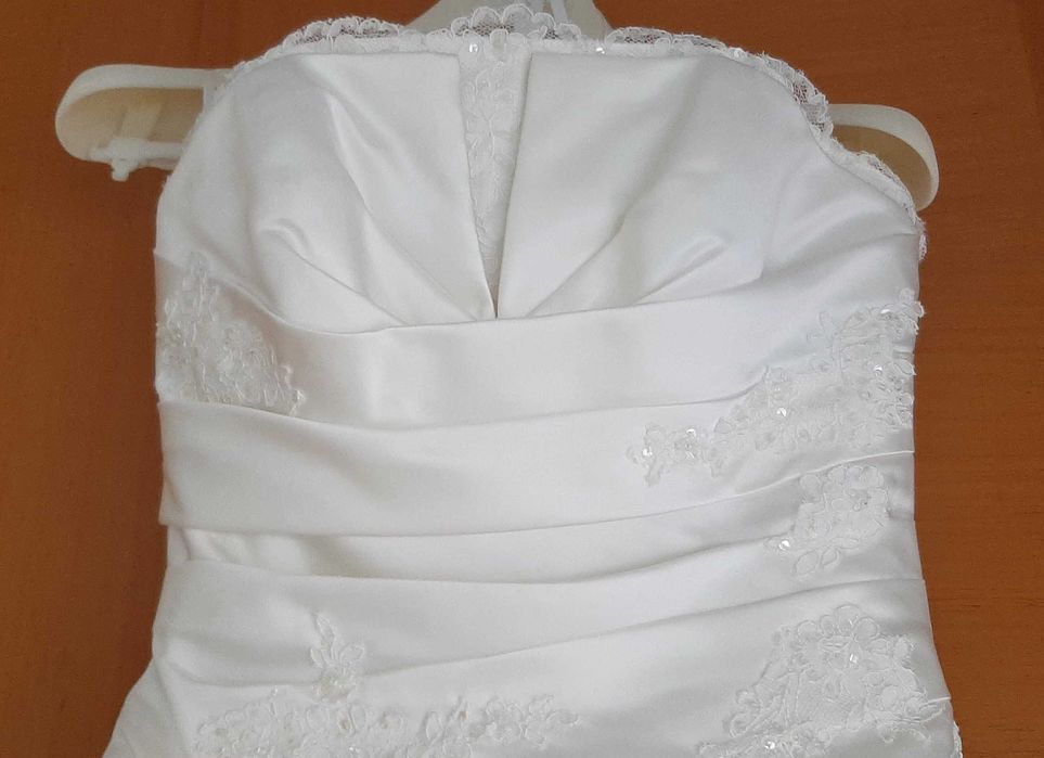 Vestido de Noiva com Véu