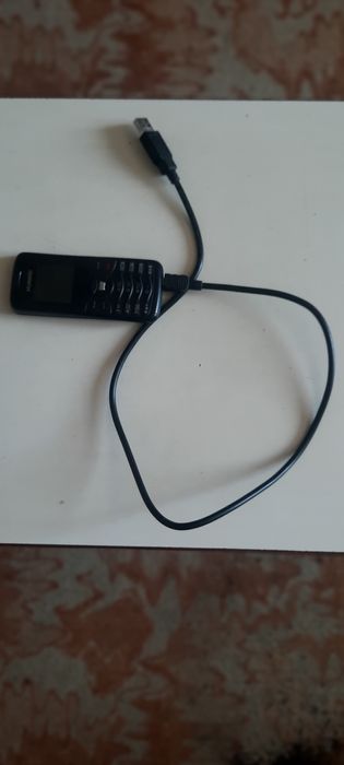 Продам мобильный телефон и различные аксессуары