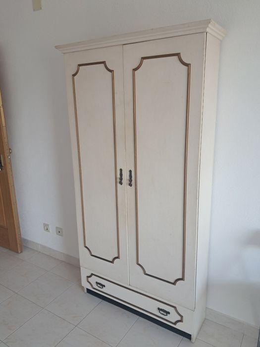 Vende-se roupeiro