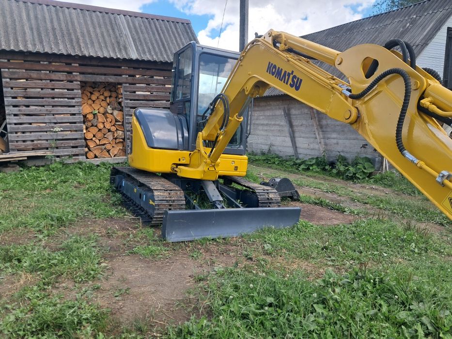 Екскаватор komatsu