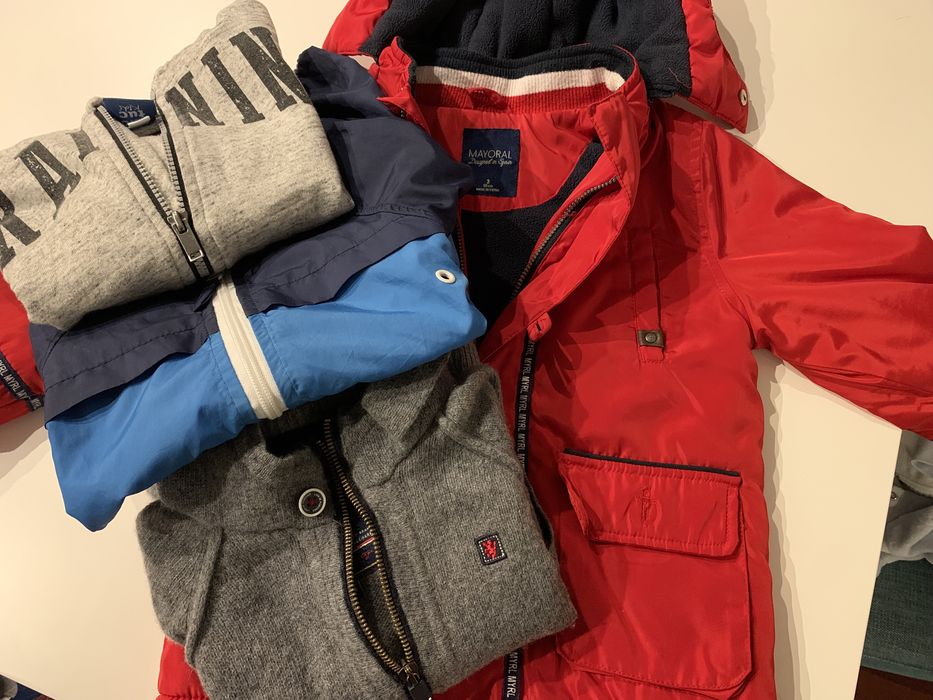 4 Casacos tamanho 3 anos ( em ótimo estado)