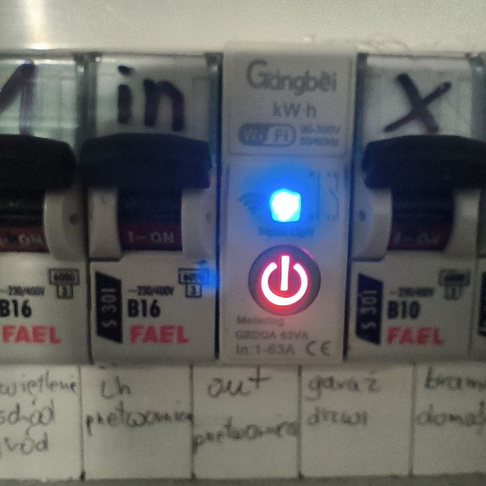 Bezpiecznik licznik energii  na szynę DIN - Gangbei  wifi system tuya
