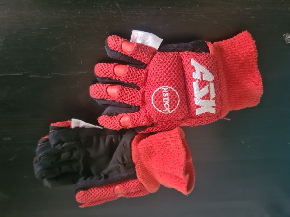 luvas Ask Infantil em bom estado mais acessórios