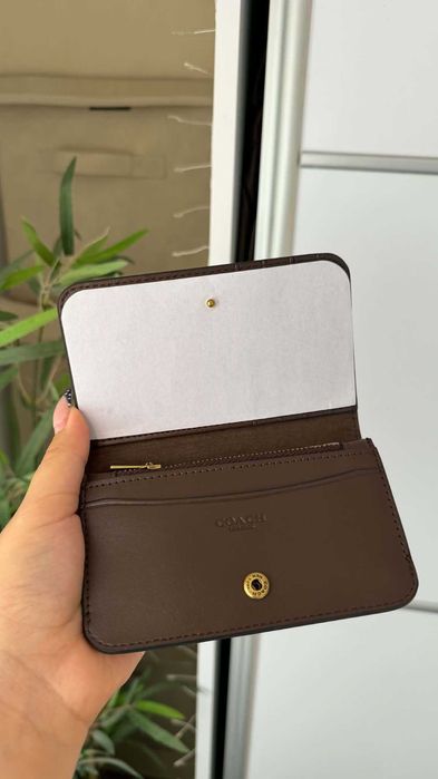 Mały brązowy elegancki portfel/etui na karty z logo Coach