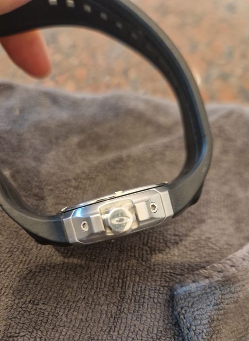 Oakley bottle cap