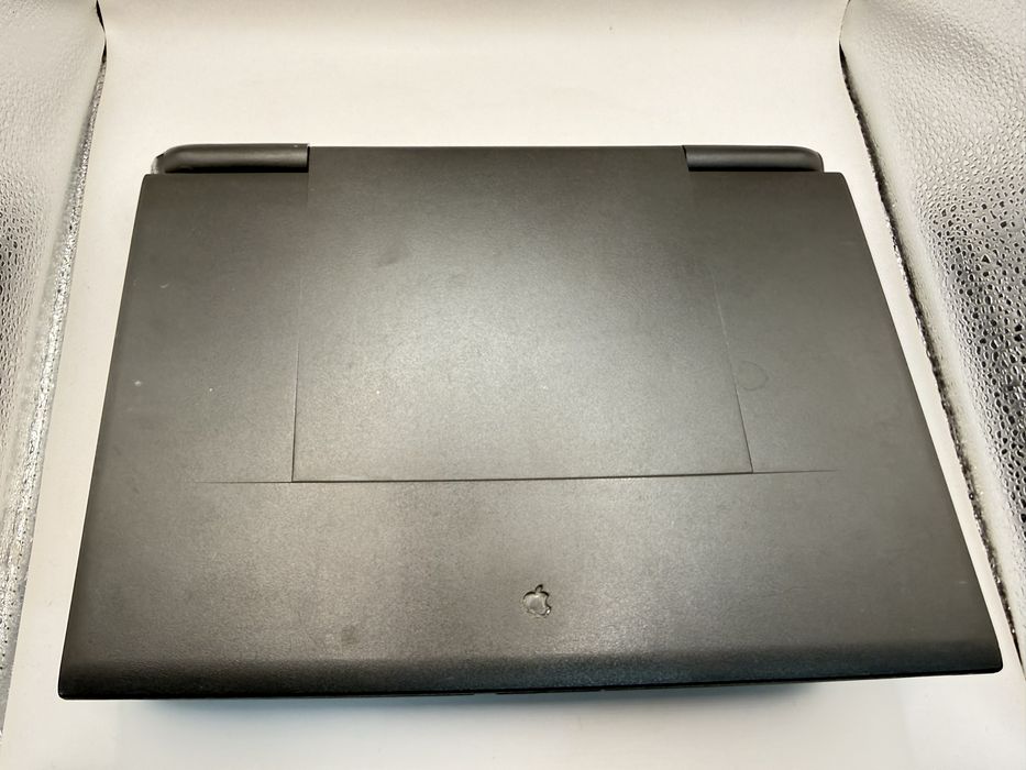 Apple Macintosh PowerBook 5300 retro laptop