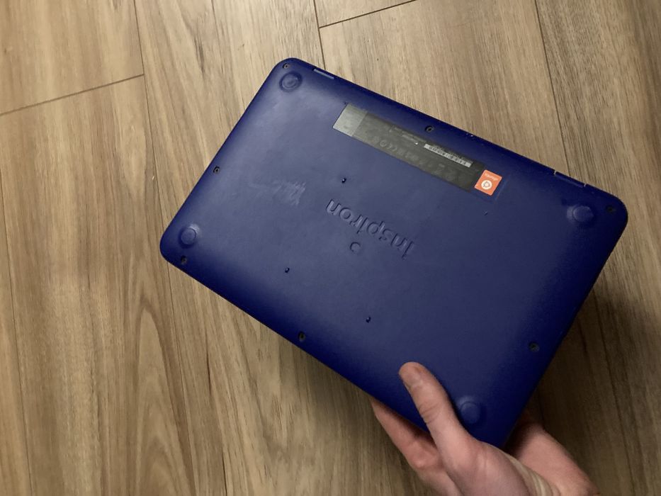 Laptop dell P24T