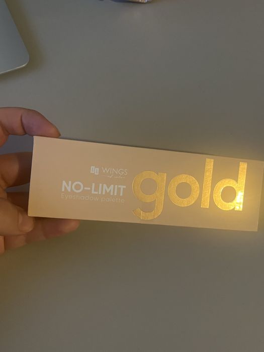 paleta cieni do powiek AA Wings of Color No-Limit Volume Gold