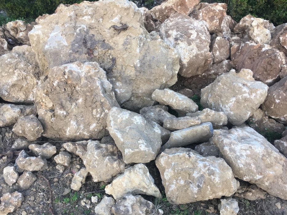 Pedras calcárias64551465920387123