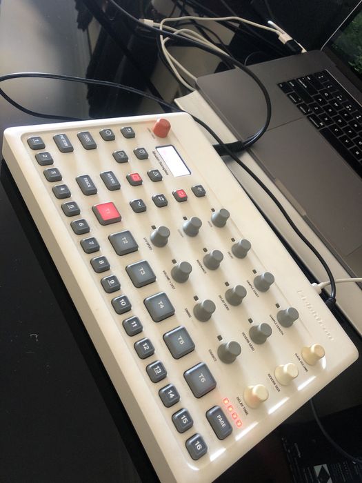 Elektron Model Samples447072488527636481