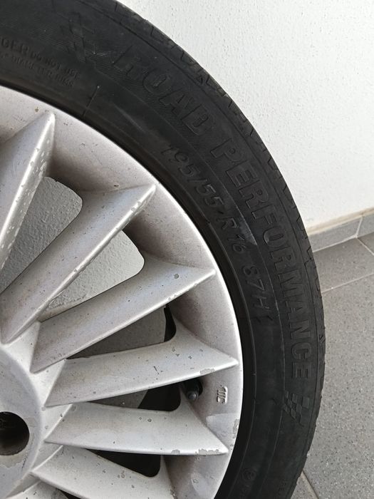 Pneus Usados com jantes e parafusos 195/55R16