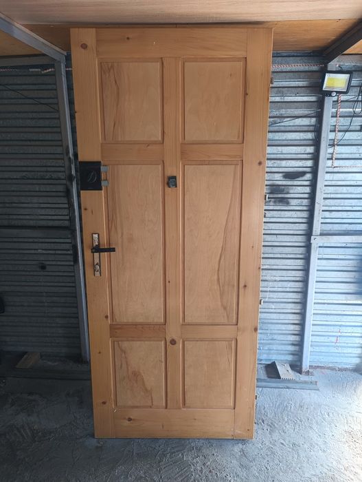 Drzwi wejściowe zewnętrzne drewniane 80 cm.