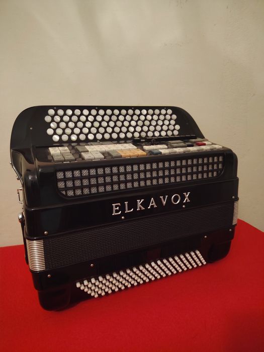 Acordeão eletrônico Elkavox