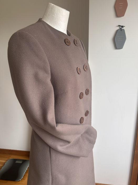 Vendo casaco comprido da marca Mo Urban, num tom cinzento-acastanhado/fudge muito versátil e elegante.