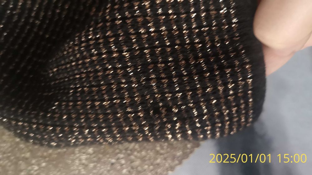 2 czapki: czarnozłota i bialosrebrna