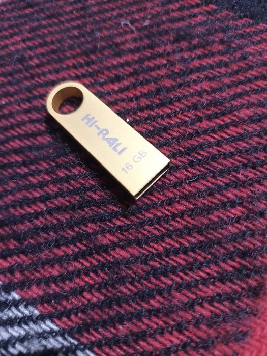 Флеш накопичувач Hi-Rali Shuttle 16GB Уцінка