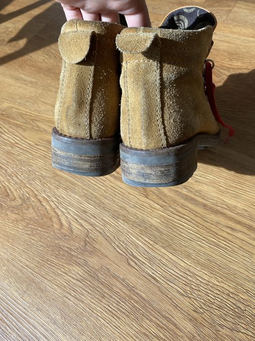 Botas em camurça tamanho 35