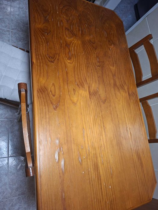 Mesa com 4 cadeiras