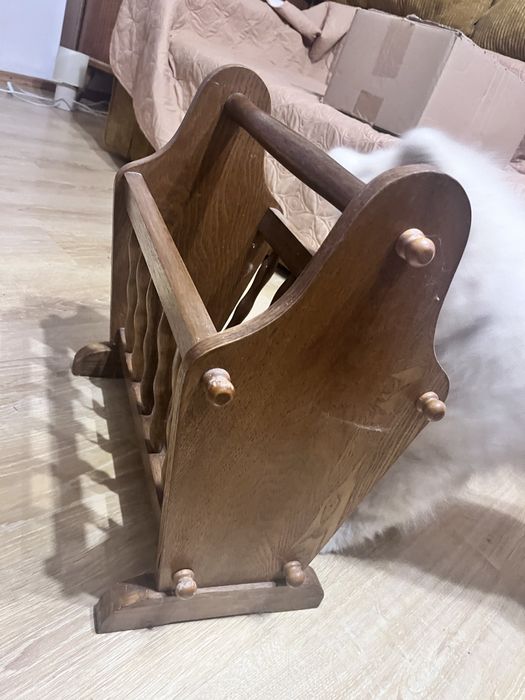 Dębowy gazetnik retro